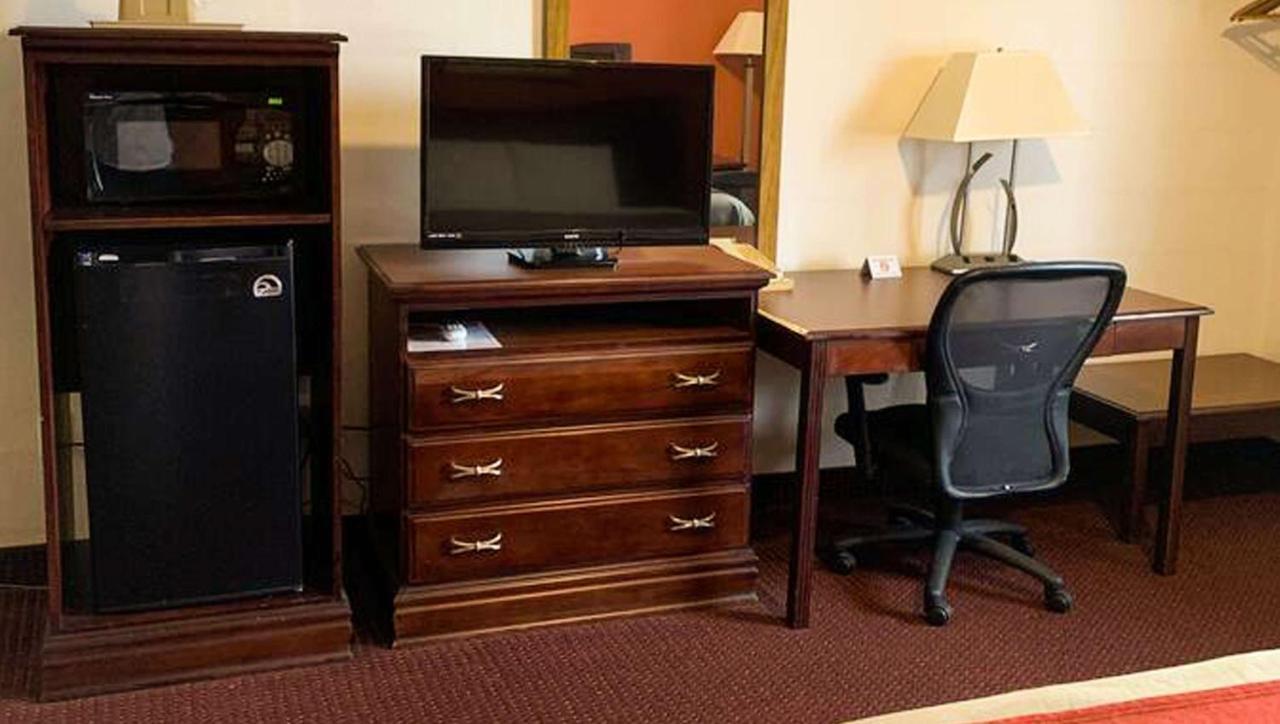 Rodeway Inn Manchester Extérieur photo