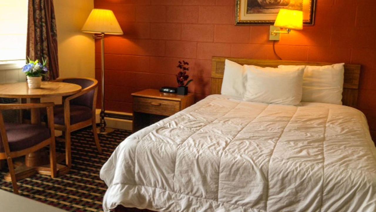 Rodeway Inn Manchester Extérieur photo