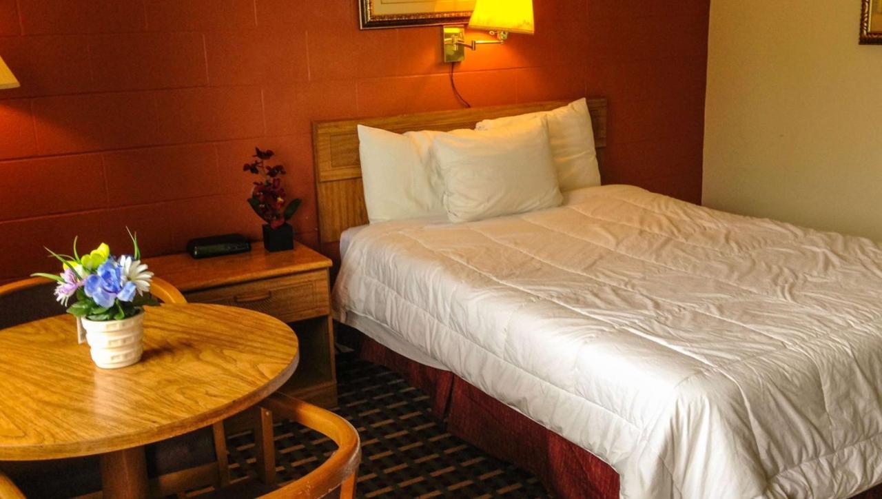 Rodeway Inn Manchester Extérieur photo
