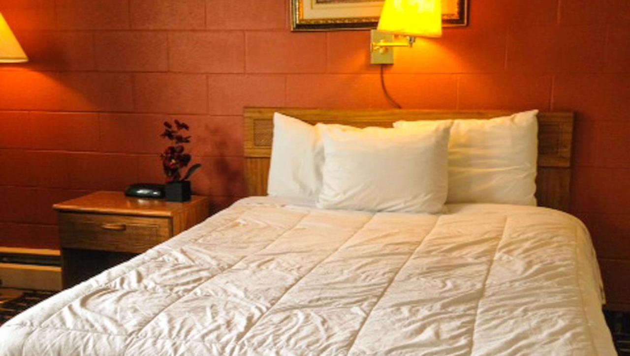 Rodeway Inn Manchester Extérieur photo