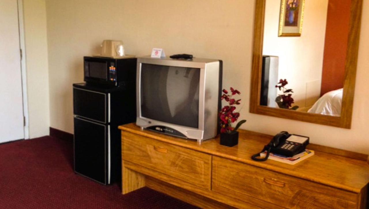 Rodeway Inn Manchester Extérieur photo